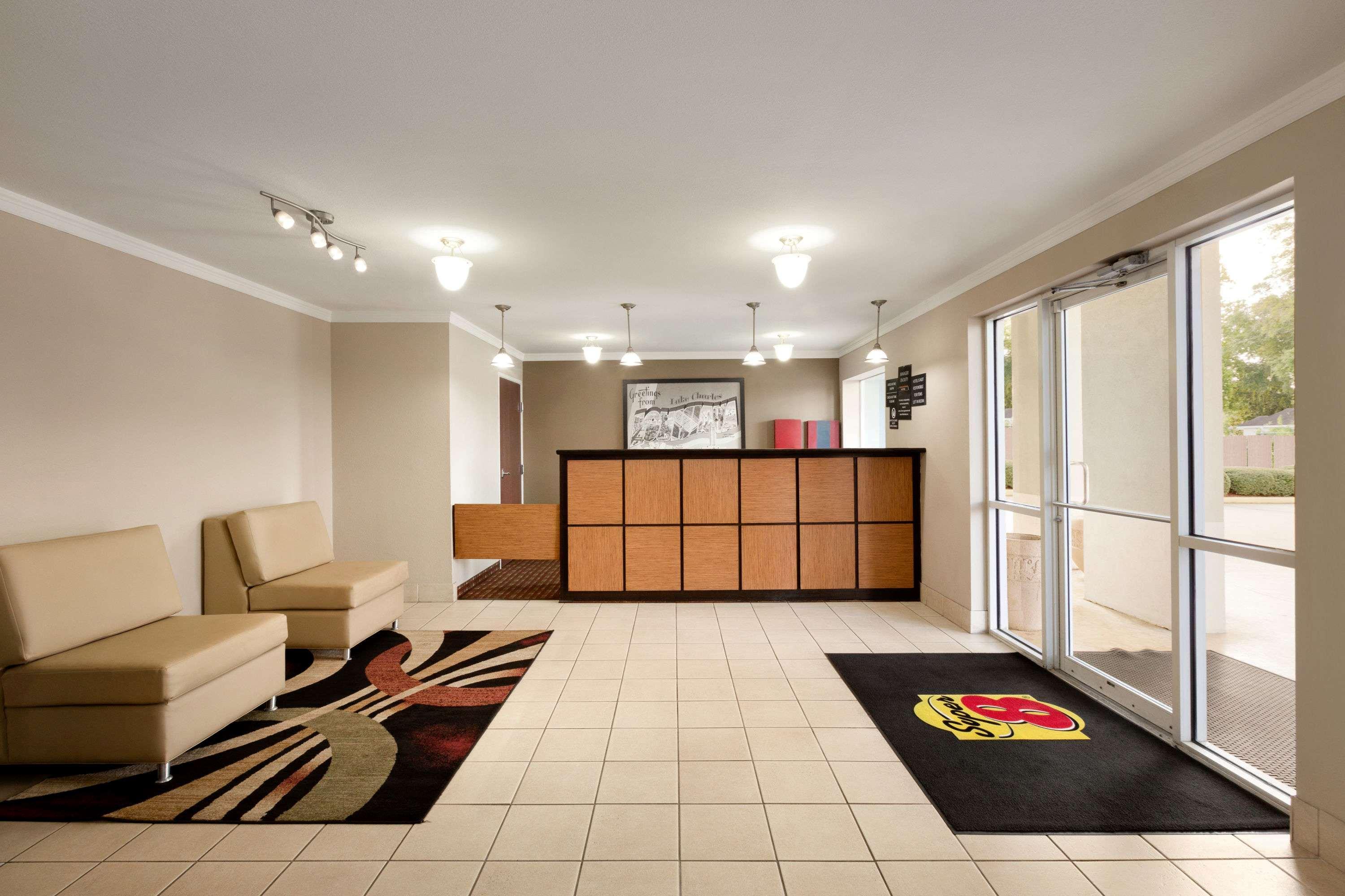 Super 8 By Wyndham Lake Charles Northeast Exterior photo